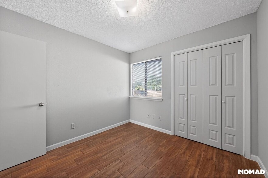 Building Photo - 1600 W Braker Ln