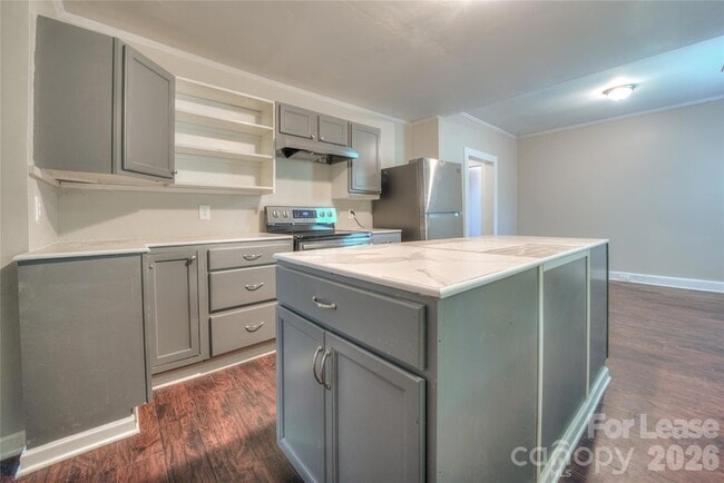 Building Photo - 620 N Moran St