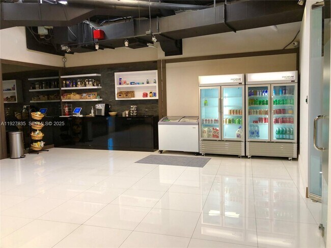 Building Photo - 601 NE 36th St