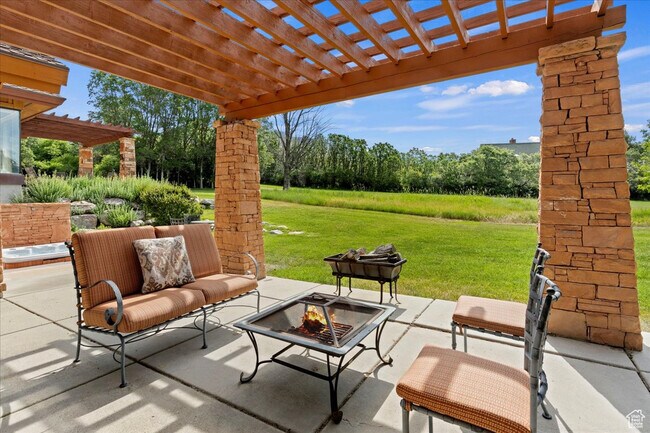 Building Photo - 4859 Eagle Ridge Dr