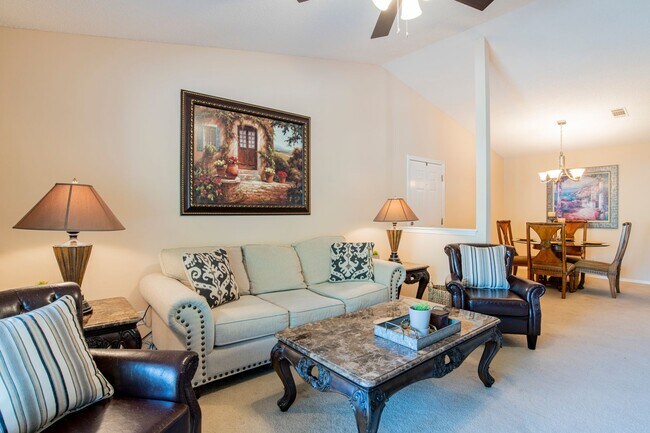Building Photo - Well-maintained Pensacola Condo with Community Pool & Central Location