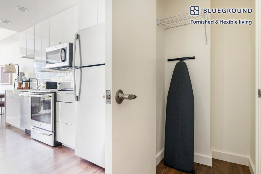 Building Photo - 1335 Boylston St