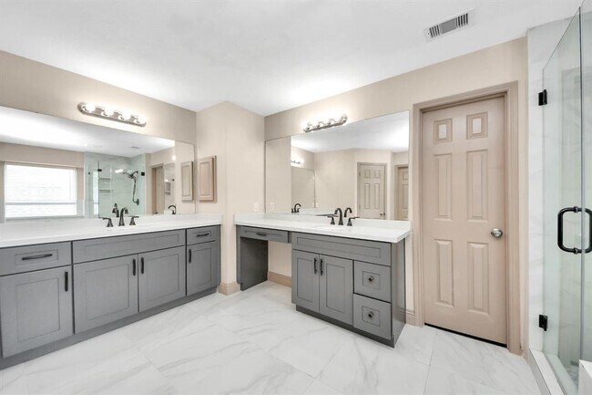 Building Photo - 2030 Winding Hollow Dr