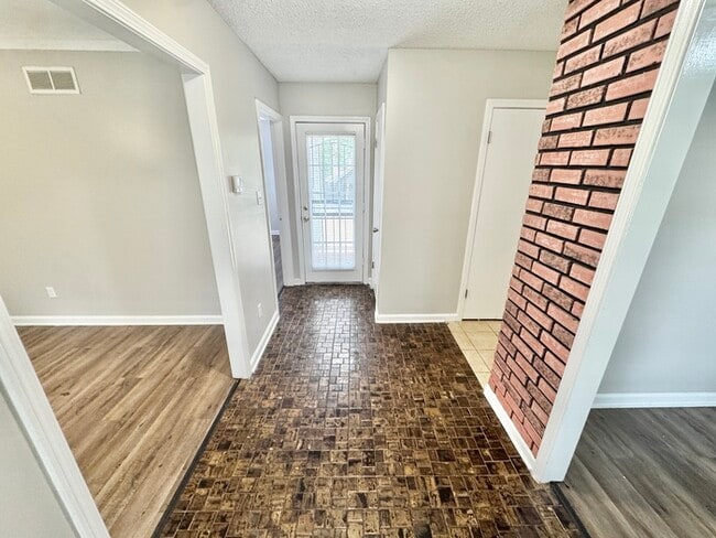 Building Photo - 4421 Hunt Cliff Trce