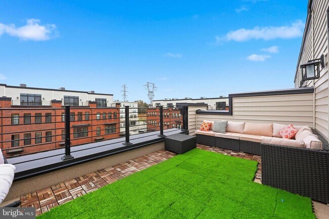 Building Photo - 22810 Tawny Pne Sq