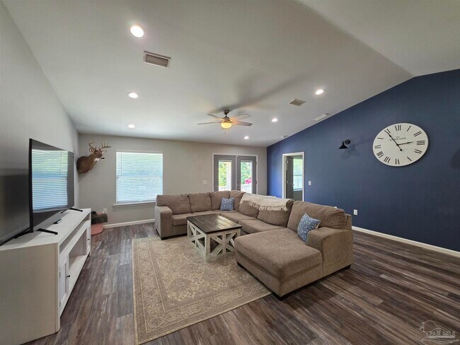 Building Photo - 5565 Riviera Dr