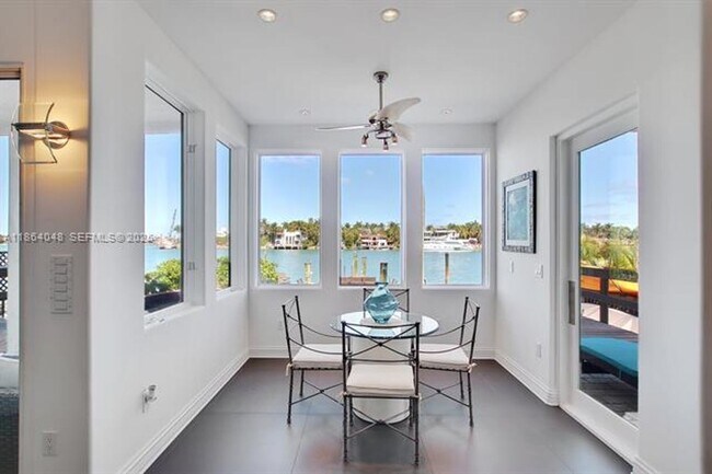 Building Photo - 257 N Coconut Ln