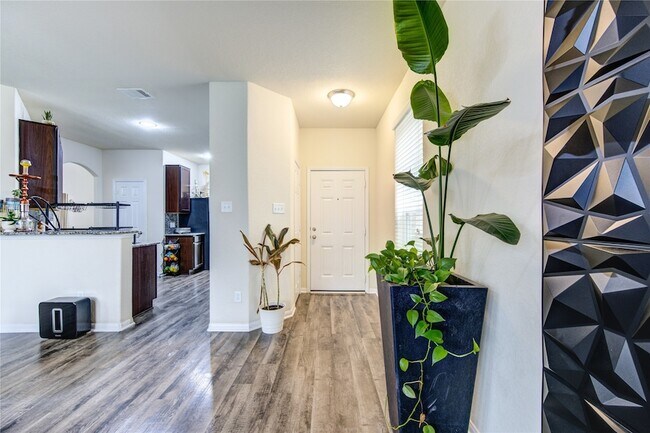 Building Photo - 3330 Madison Elm St