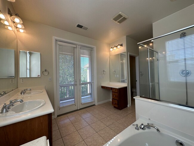 Building Photo - Beautiful 5 Bedroom, 3 Bath Mountain House...