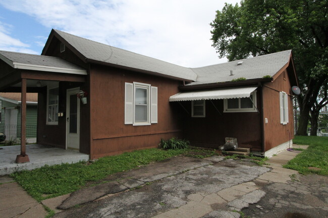Building Photo - Two Bedroom Home priced right! Off street ...
