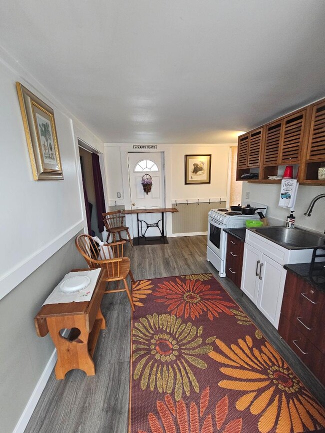 Building Photo - 3 Laurel St