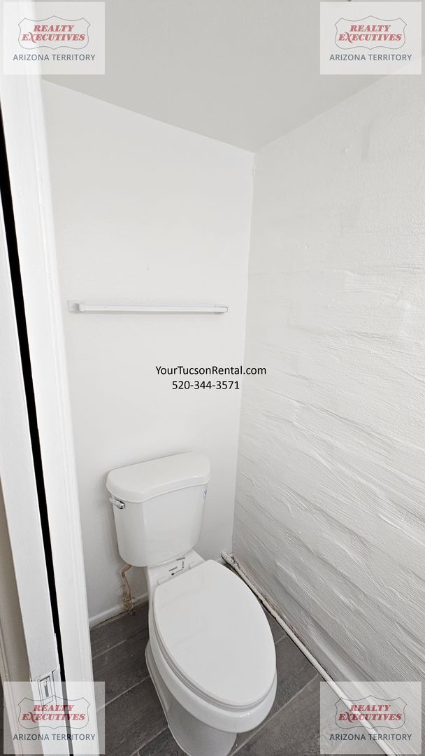 Building Photo - Fort Lowell & Campbell area Condo - 2 Bedrooms & 1.5 Bathrooms