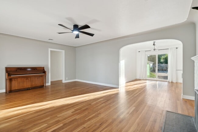 Building Photo - Classicly Charming Remodeled Garden Tract ...