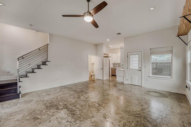 Building Photo - 1134 Chicon St