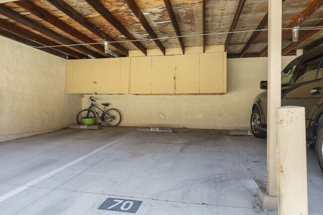 Building Photo - 27462 Country Glen Rd