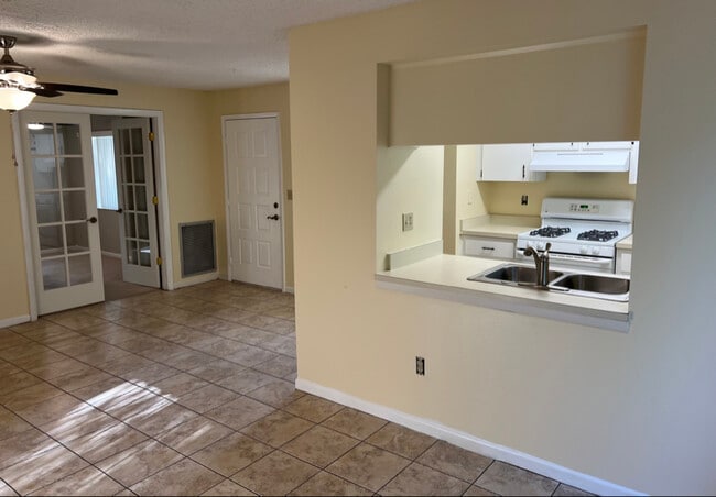 Building Photo - 630 Pavare Ct