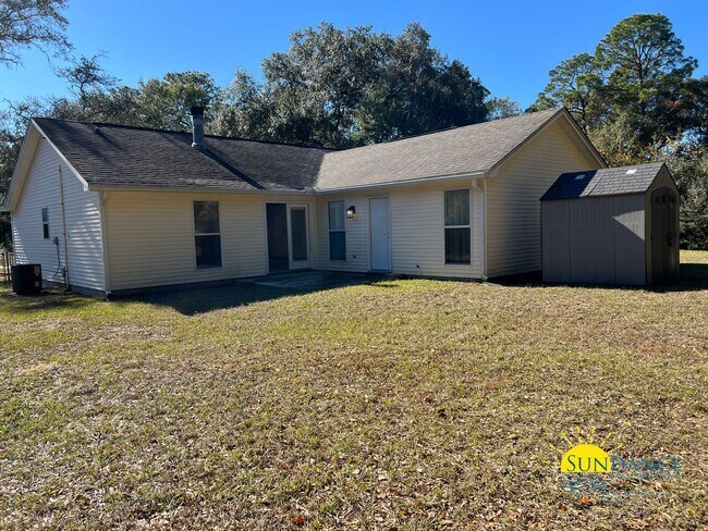 Building Photo - Gorgeous 3 Bedroom Home in Crestview!