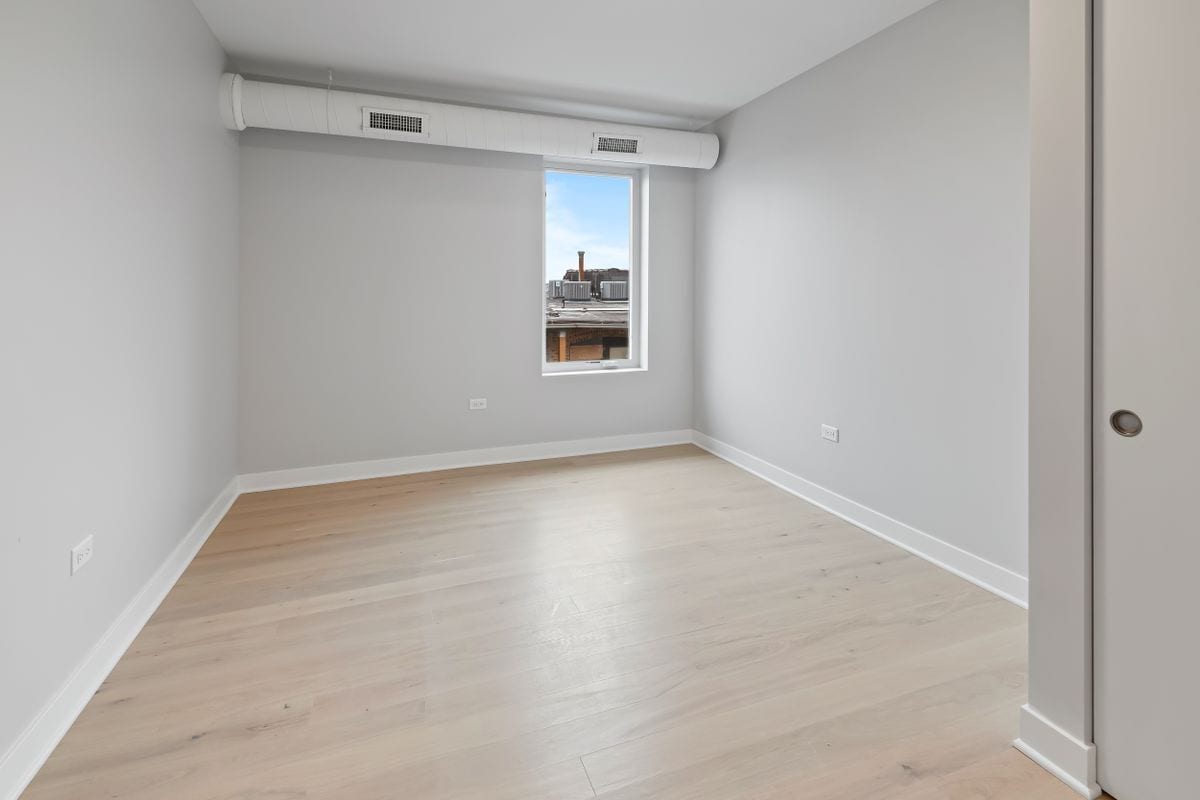 Building Photo - 4637 N Ashland Ave