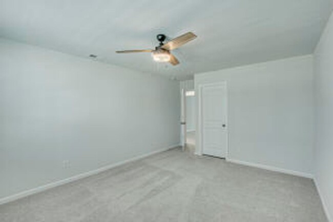 Building Photo - Tanner Plantation 3 story 6 Bedroom and 4....