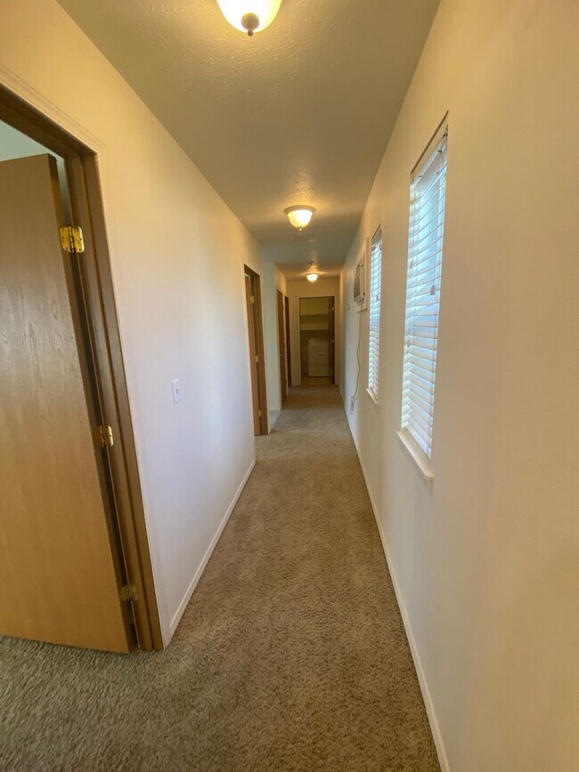 Building Photo - Don’t Miss This Spacious 4-Bedroom Northside Condo