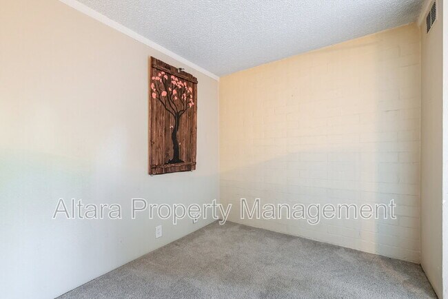 Building Photo - 2880 S Locust St