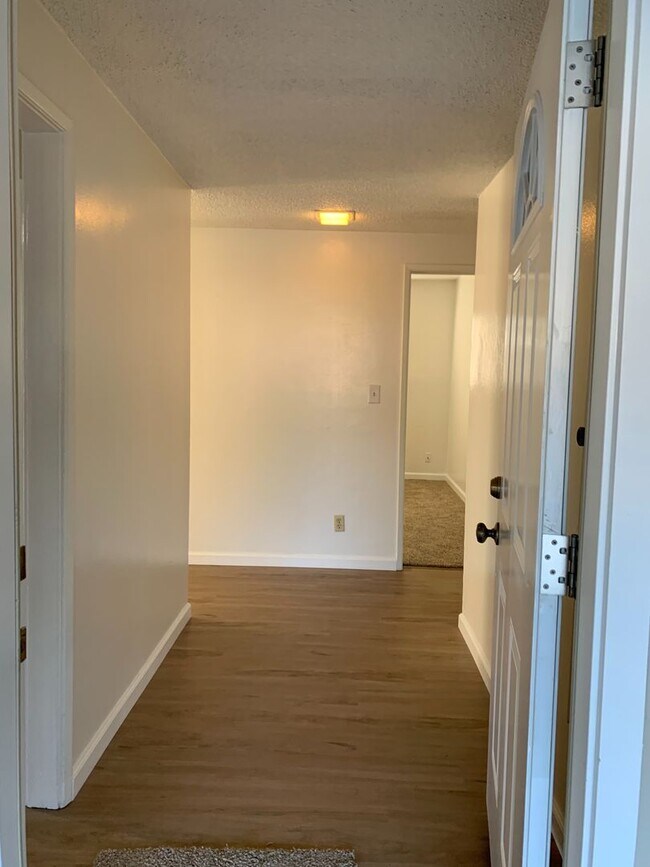 Building Photo - 4 bedroom 2 bath 2 car garage in Rocklin