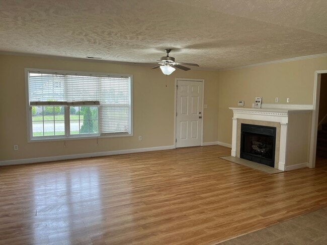 Building Photo - Very nice 4 bed/2 bath home in Raeford