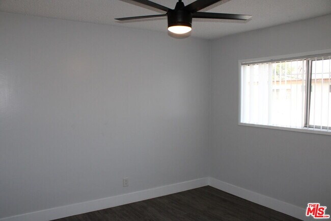 Building Photo - 1026 S Flower St