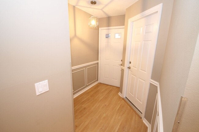 Building Photo - Lovely 2 Bd/2Ba Condo!