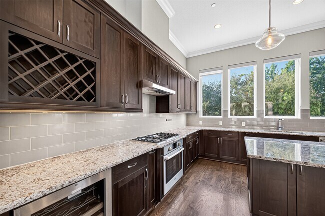 Building Photo - 2116 Mason St