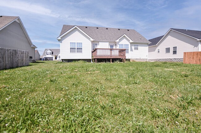 Building Photo - Pet Friendly Three Bedroom with Bonus!