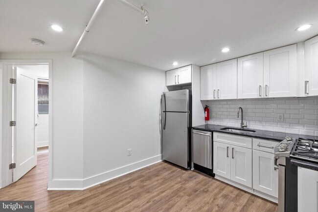 Building Photo - 1514 Newton St NW