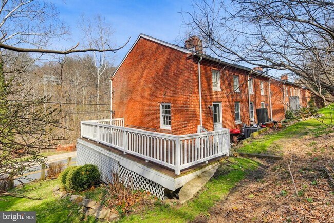 Building Photo - 947 Oella Ave