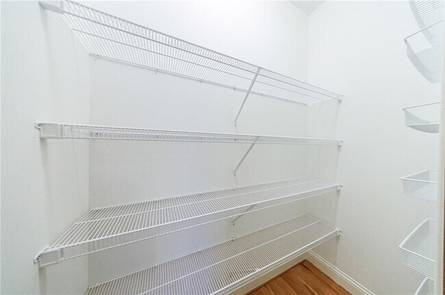 Building Photo - 125 River N Cir