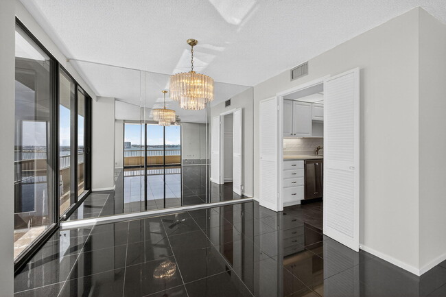 Building Photo - 5540 N Ocean Dr
