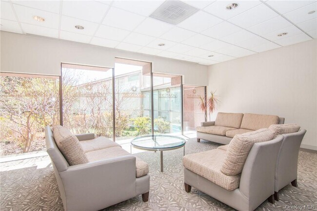 Building Photo - 4 Martine Ave