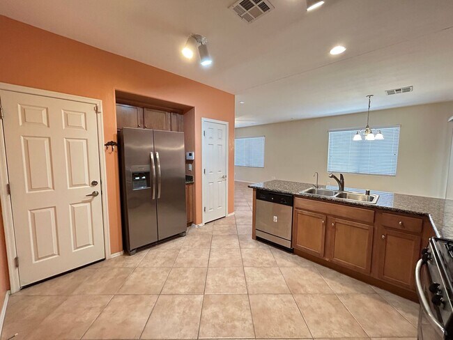 Building Photo - Gated 3-Bedroom 3-Bathroom Home in Southwest!