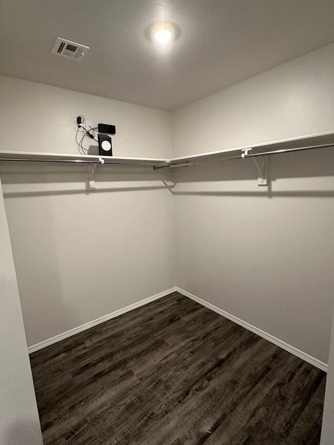 Building Photo - Move-In Ready! 4 Bedroom, 2 Bath Home Available in Robertson’s Landing