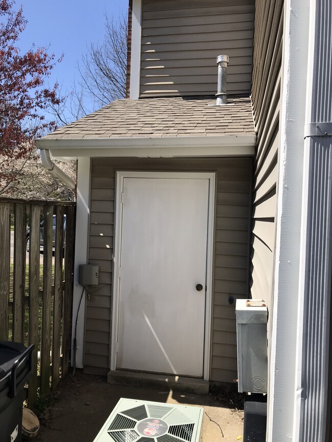 Building Photo - 324 Yorkshire Cir