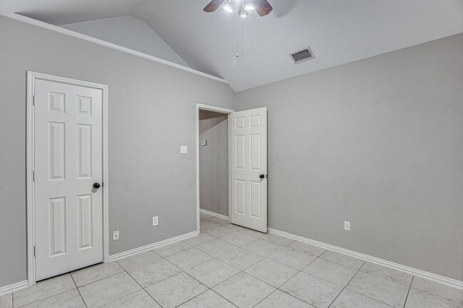 Building Photo - 1033 Oak Valley Rd