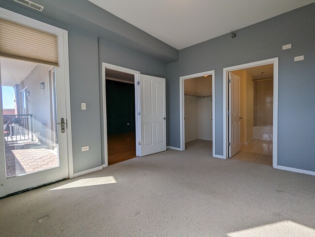 Building Photo - 828 W Grace St