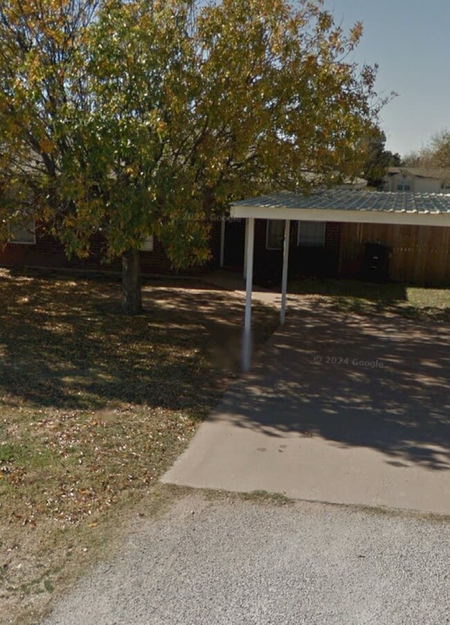 Primary Photo - 512 SE Railroad St