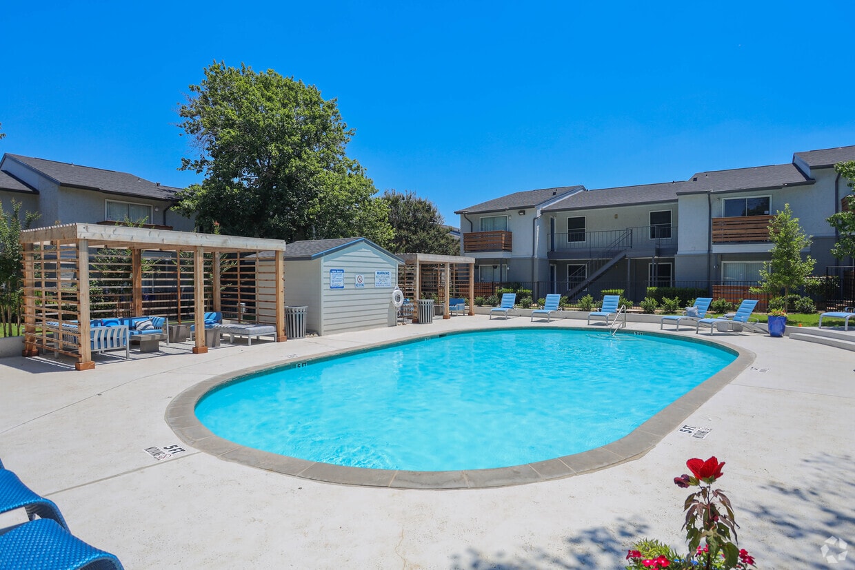 Pecan Creek Apartments Bedford
