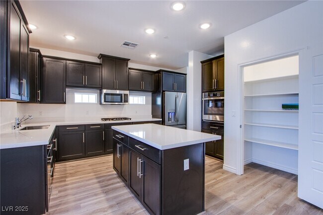 Building Photo - 2555 Hampton Rd