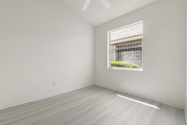 Building Photo - 7728 Edinburough Ln