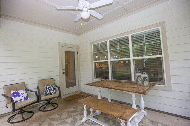 Building Photo - "Charming 4-Bedroom Retreat with Fireplace and 3 Full Baths in Aberdeen!"
