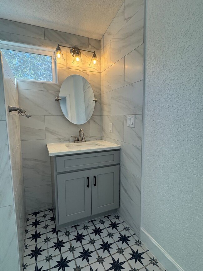 Building Photo - Beautiful 2 bd 2 ba with office! Home minutes from the Historic Pearl! AVAILABLE NOW!