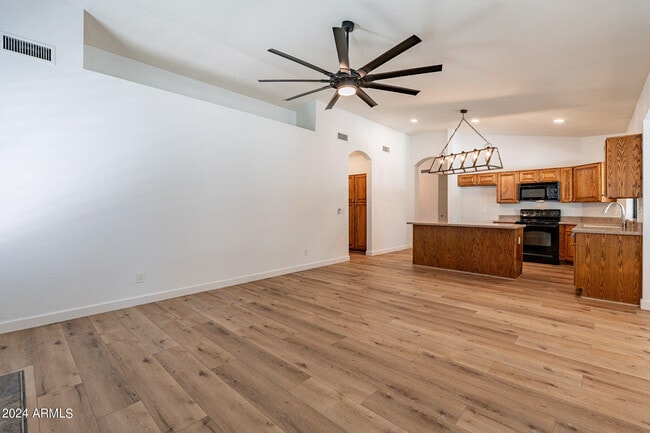 Building Photo - 1449 W Antiqua Dr