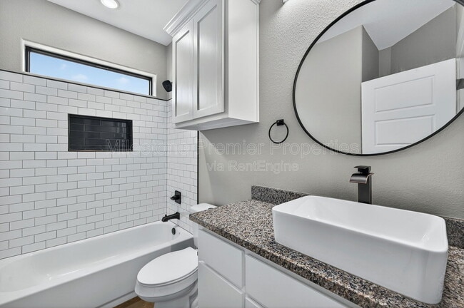 Building Photo - 1425 S 7th Ave