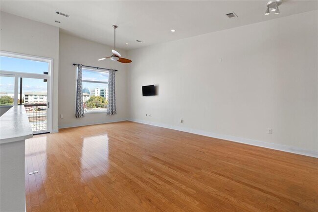 Building Photo - 1702 S Lamar Blvd